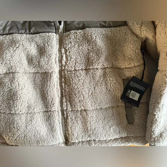 NWT PacSun Playboy Women's Apres Ski Puffer Jacket 🧸 - Picture 5 of 7